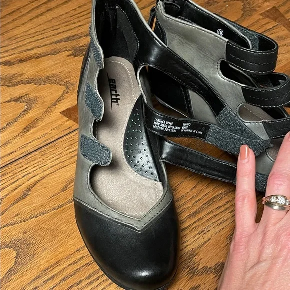 Earth Brand Serrano Black & Gray Women's size 6 heels with Velcro & zip closure - Picture 5 of 7